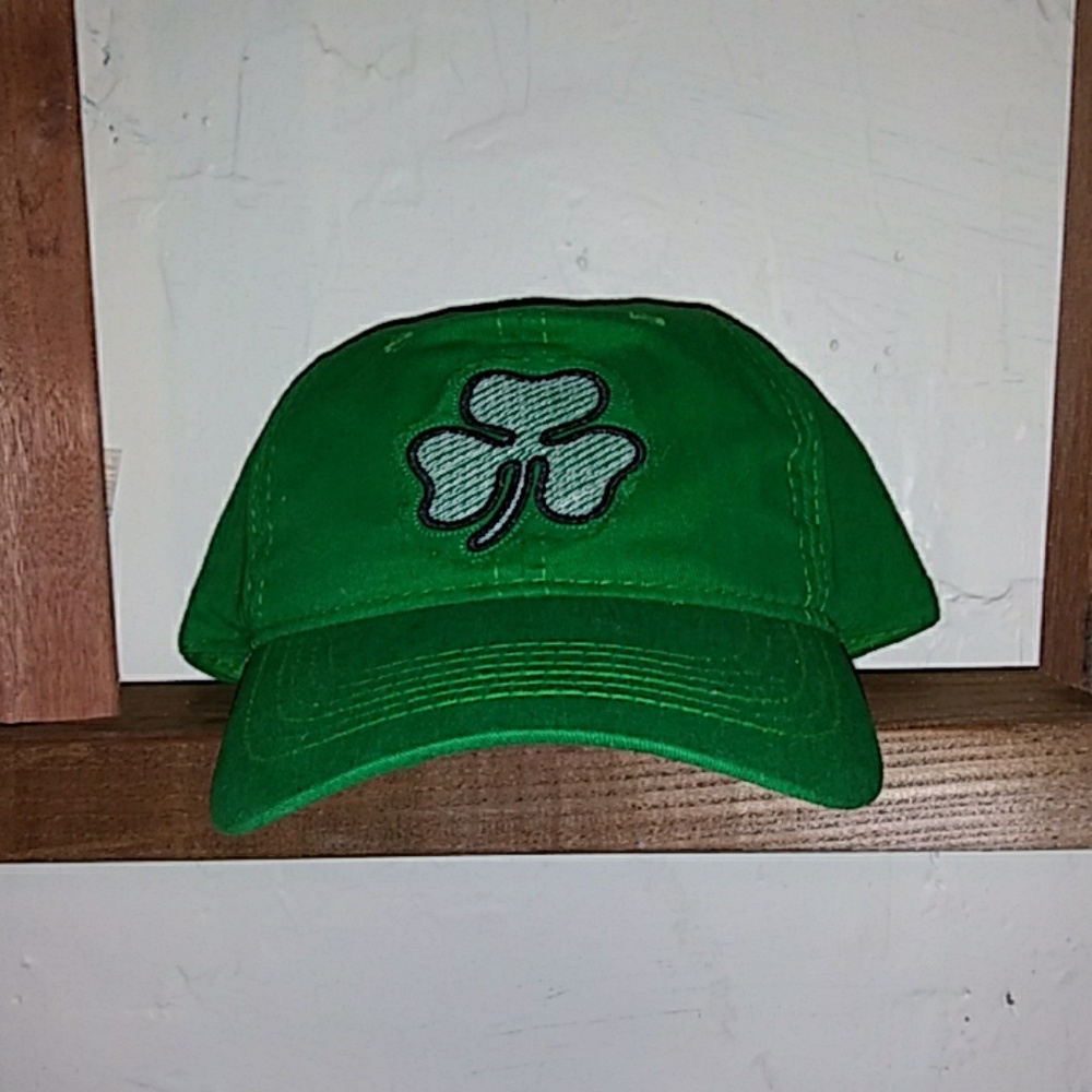 Or free Green shamrock hat